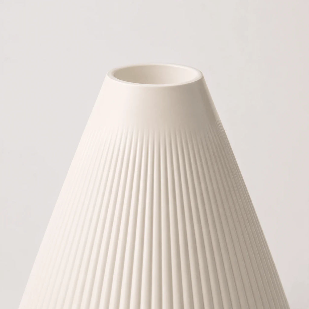 StillAura 160ml aromatherapy humidifier with soft LED light, diffusing fragrance for home ambiance.