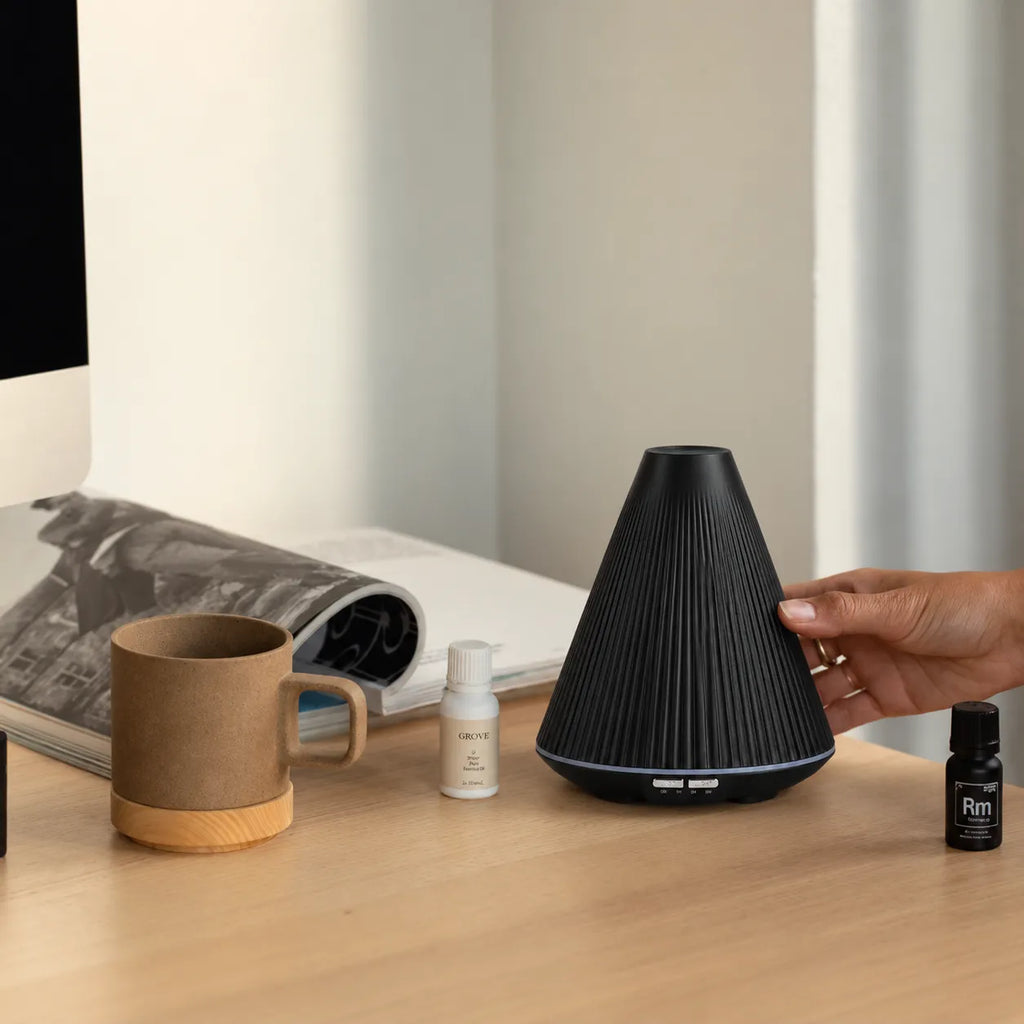 StillAura 160 ml aromatherapy humidifier, white, sleek design, ideal for home fragrance diffusion.