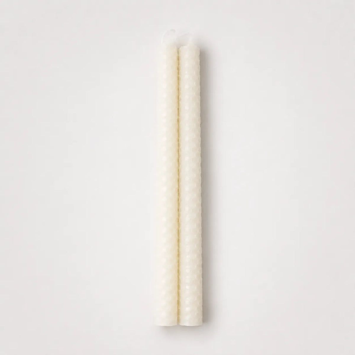 StillAura beeswax taper candle set, 25 cm, natural golden decorative candles for elegant living room decor.