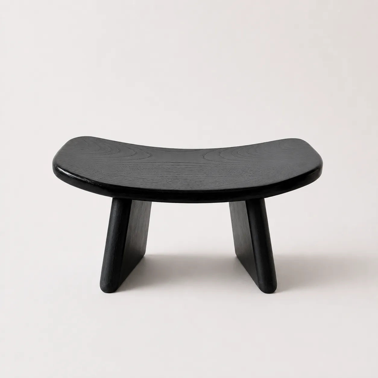 StillAura solid wood meditation bench for zen seating, a natural wood mindfulness chair in Japanese style.